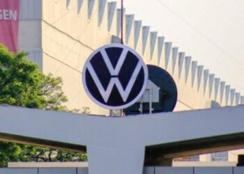 CTM expone brecha salarial del 75% en proveedores de Volkswagen Puebla